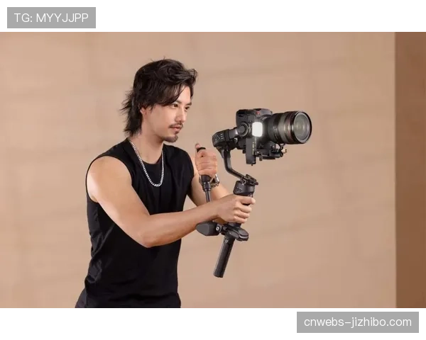 特写：场边摄影师讲述从手动更换镜头到远程操控8K云台相机的变迁